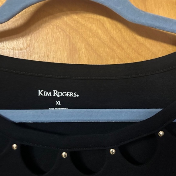 Kim Rogers Black Short Sleeve Top with Cutout Design - Picture 2 of 6